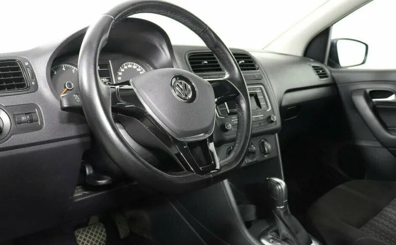 Volkswagen Polo 1.6 Автомат