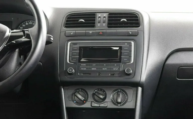 Volkswagen Polo 1.6 Автомат