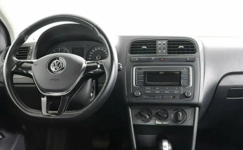 Volkswagen Polo 1.6 Автомат