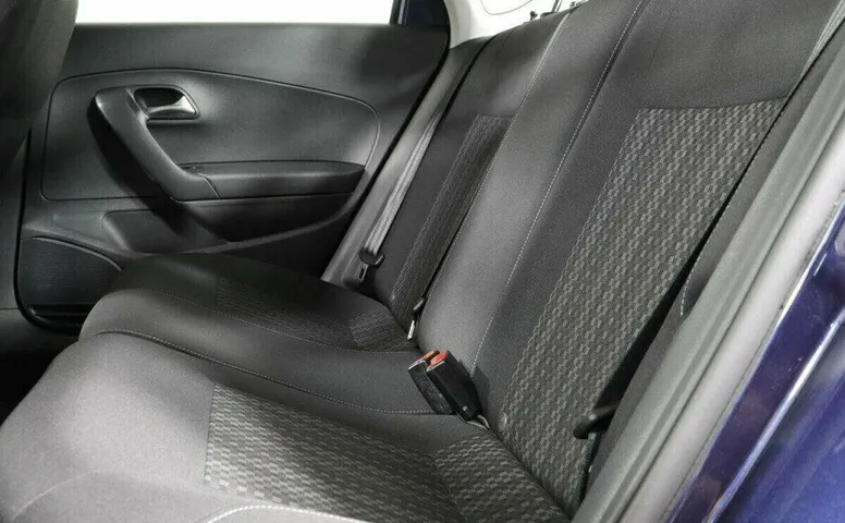 Volkswagen Polo 1.6 Автомат