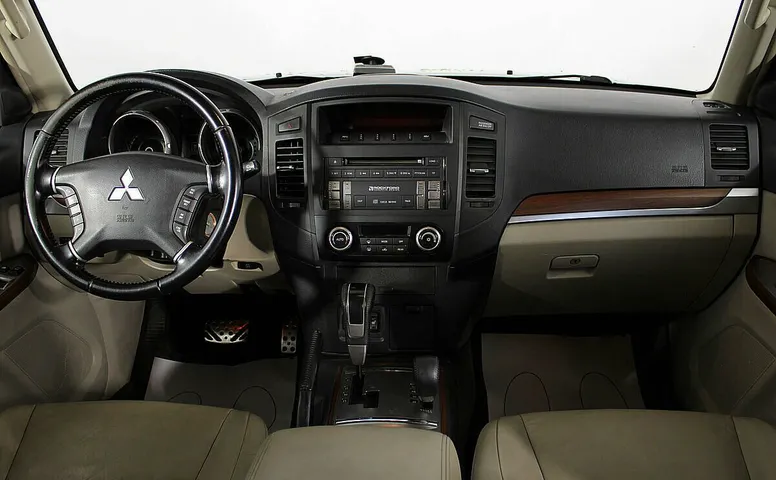 Mitsubishi Pajero IV